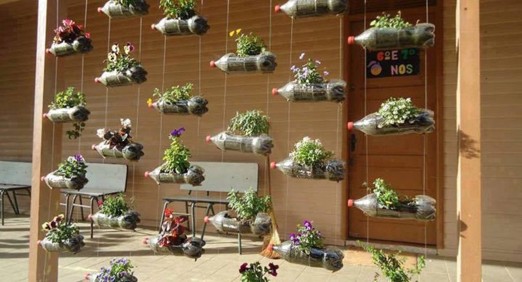 jardines verticales con botellas de plastico 1