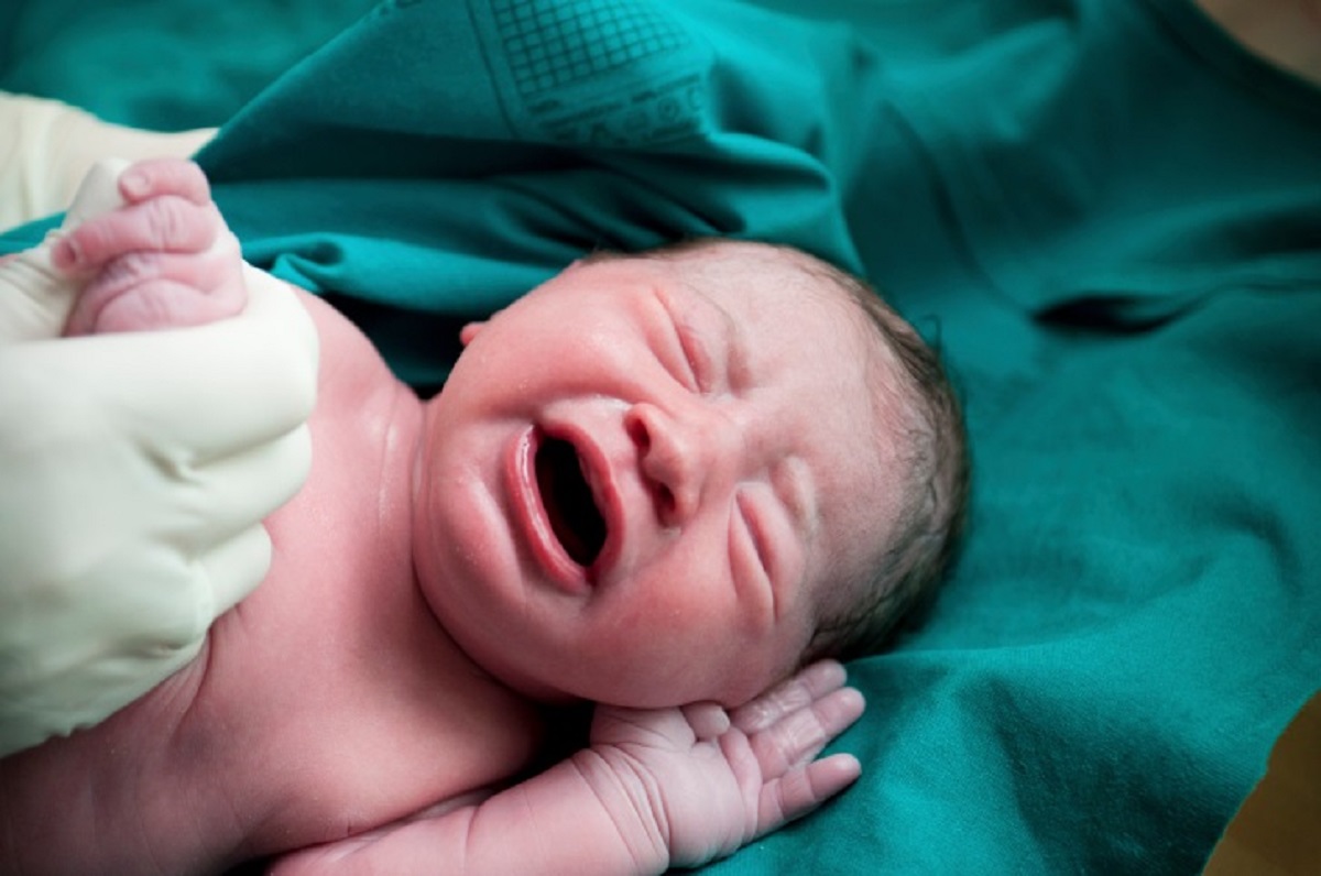 Reino Unido: Nació primer bebé con ADN de tres personas